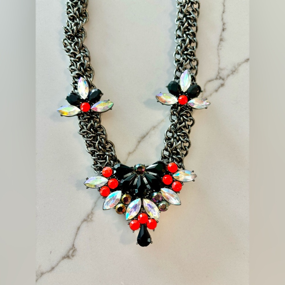 Metal and rhinestones chunky chain choker